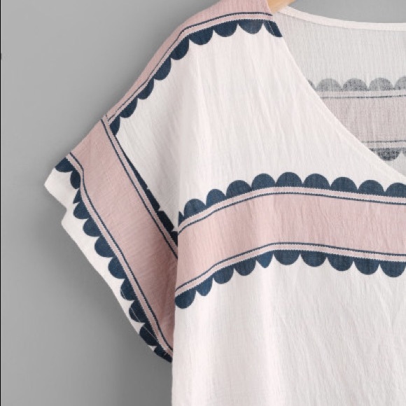 Contrast Print Pep Hem Blouse - Picture 2 of 3